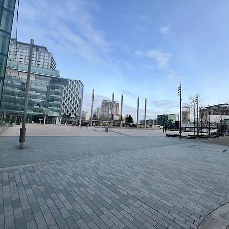 Spacious 2 Bedroom Flat Stunning Waterside View Manchester Extérieur photo