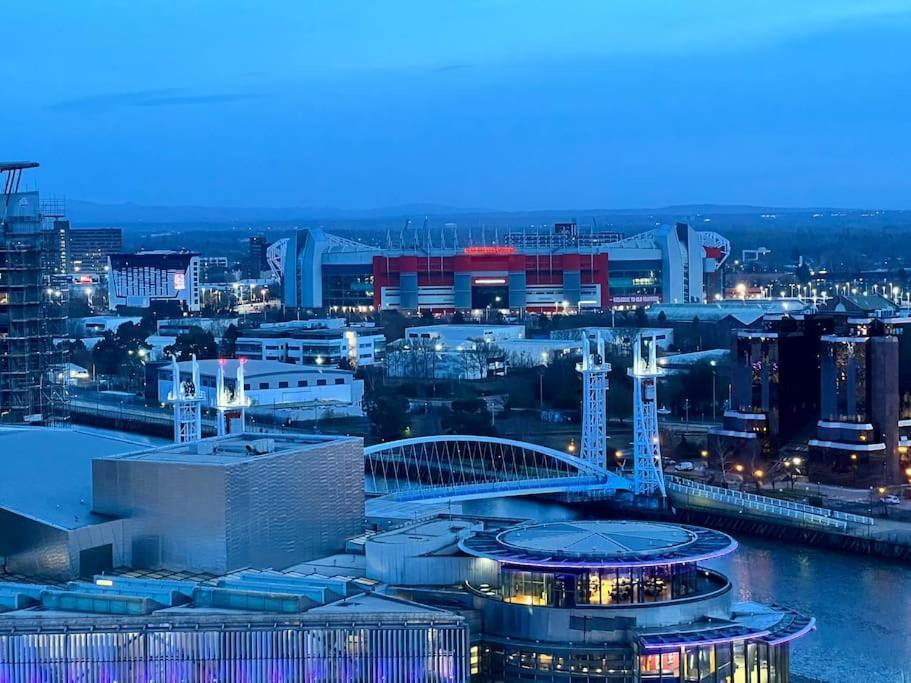 Spacious 2 Bedroom Flat Stunning Waterside View Manchester Extérieur photo