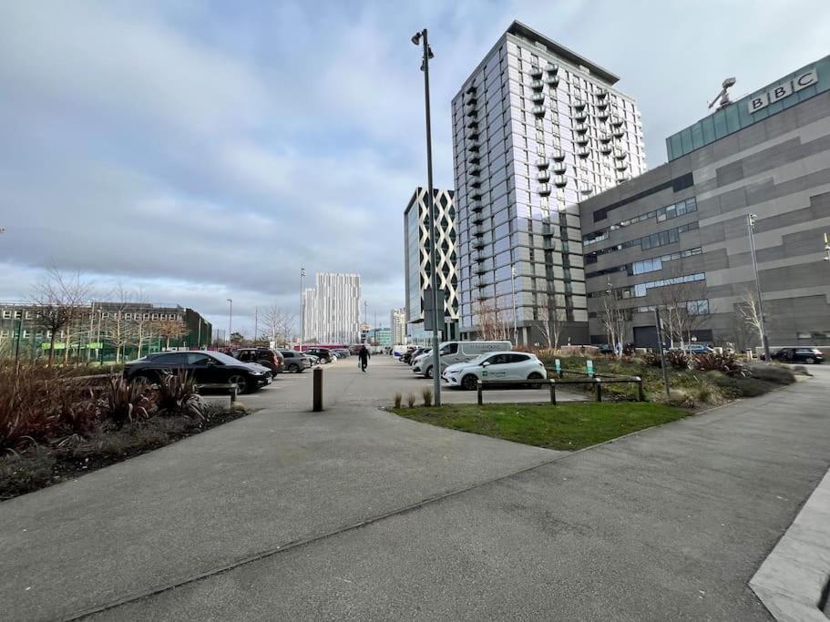 Spacious 2 Bedroom Flat Stunning Waterside View Manchester Extérieur photo