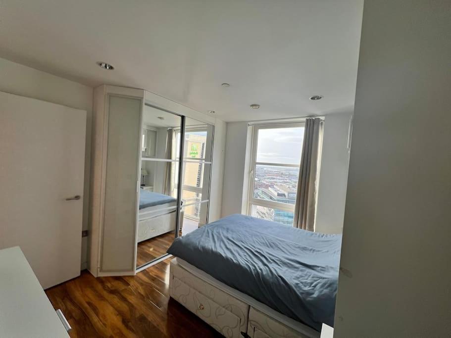 Spacious 2 Bedroom Flat Stunning Waterside View Manchester Extérieur photo