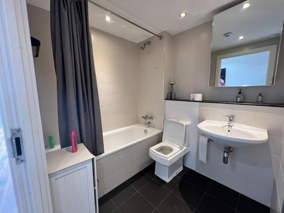 Spacious 2 Bedroom Flat Stunning Waterside View Manchester Extérieur photo