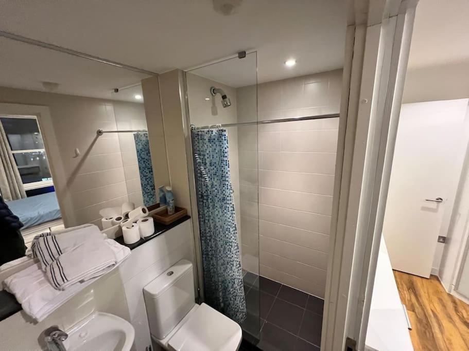 Spacious 2 Bedroom Flat Stunning Waterside View Manchester Extérieur photo