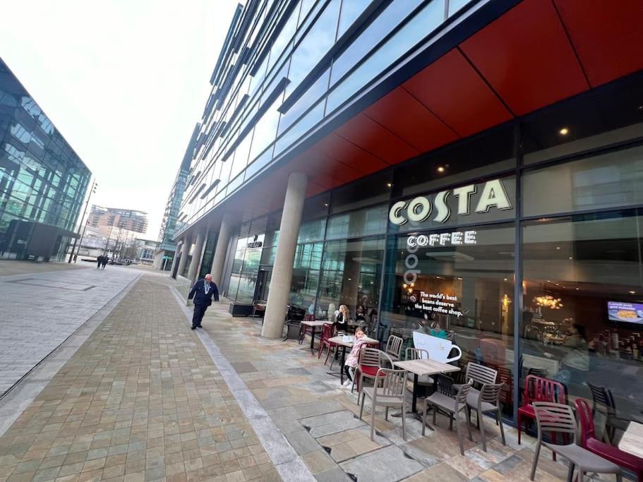 Spacious 2 Bedroom Flat Stunning Waterside View Manchester Extérieur photo