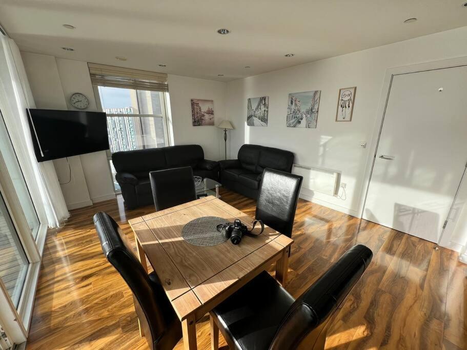 Spacious 2 Bedroom Flat Stunning Waterside View Manchester Extérieur photo