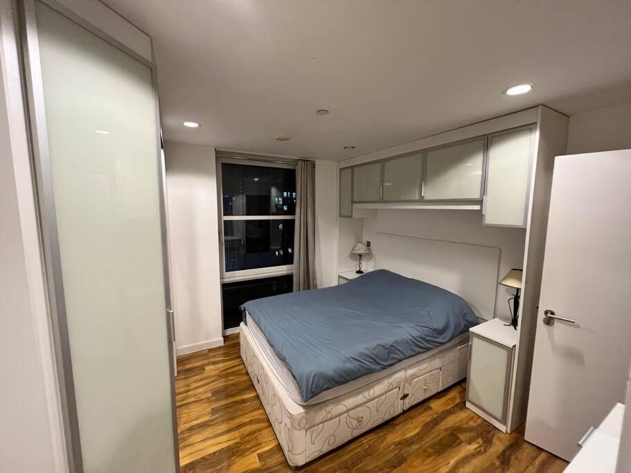 Spacious 2 Bedroom Flat Stunning Waterside View Manchester Extérieur photo